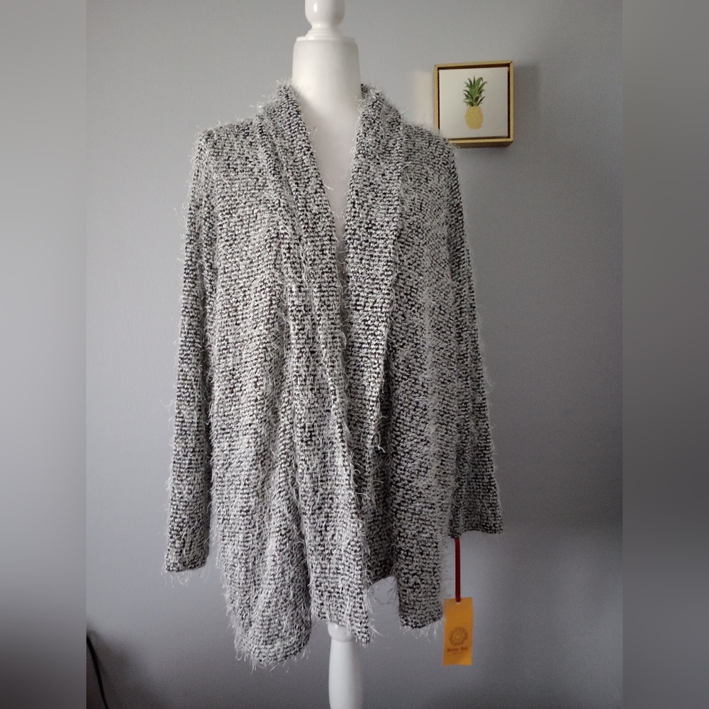 Sweater Women Ruby Rd  Fuzzy size  large color vanmult brand New Strech confort